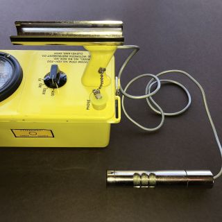 Vintage Prepper CIVIL DEFENSE Radiation Detector Geiger Era CDV - 700 6B,  MANUALS 6