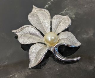 Lovely Vintage Silver - Tone Faux Pearl Trifari Leaf Brooch Earrings Jewellery