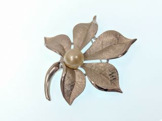 Lovely Vintage Silver - tone Faux Pearl Trifari Leaf Brooch Earrings Jewellery 4