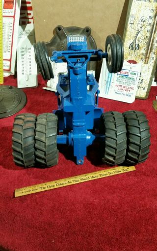 Ertl FORD 9600 TRACTOR - vintage farm toy - duals cab 7