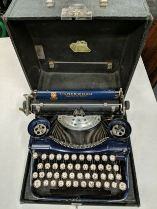 Vintage Underwood Portable Typewriter - W/ Case