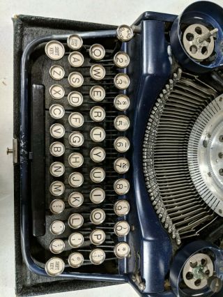 Vintage Underwood Portable Typewriter - W/ Case 5