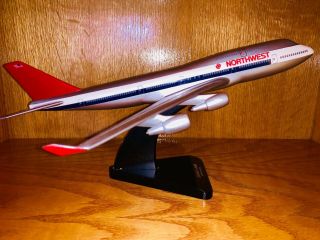 Sunday Deal • Vintage Nwa 747 - 400 • Display 1/200 Scale • 