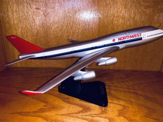 Sunday Deal • Vintage NWA 747 - 400 • Display 1/200 Scale •  8