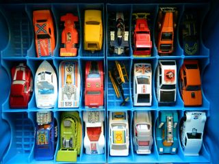 Vintage 1970s Tara Toy blue car case 24 Hot Wheels Matchbox diecast toy vehicles 4