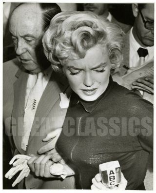 Marilyn Monroe Joe Dimaggio Divorce 1954 Candid Vintage Photograph