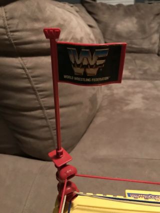 RARE WWF HASBRO YELLOW KING OF THE RING WRESTLING RING WITH FLAG & BELT 3