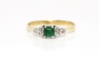 A Lovely Petite Vintage 18ct Yellow Gold Emerald & Diamond Cluster Ring 12788