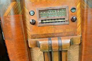 1938 vintage RCA Victor 97K console radio with deco inlaid wood.  GREAT 2