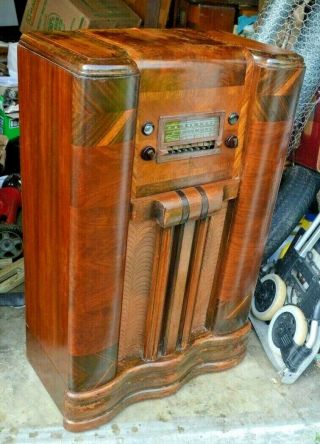 1938 vintage RCA Victor 97K console radio with deco inlaid wood.  GREAT 4