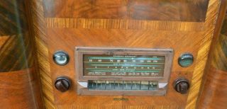 1938 vintage RCA Victor 97K console radio with deco inlaid wood.  GREAT 6