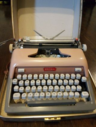Antique 1960 Pink Royal Quiet DeLuxe Futura 800 Model Vintage Typewriter 5