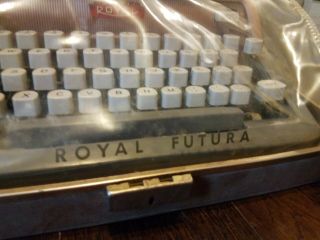 Antique 1960 Pink Royal Quiet DeLuxe Futura 800 Model Vintage Typewriter 6