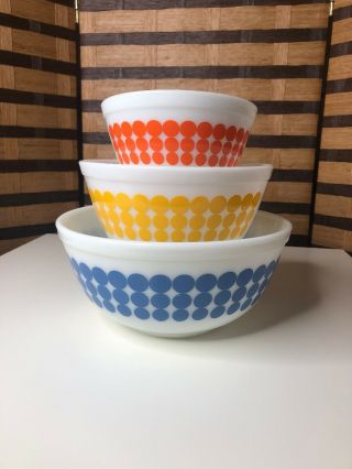 Three Piece Set Of Vintage Pyrex Polka Dot Nesting Bowls Set