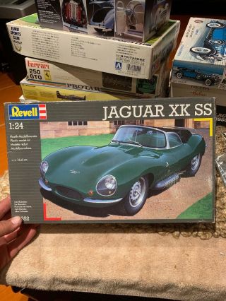 Vintage Revell Of Germany Jaguar Xk Ss 1/24 Model Car Kit 07352