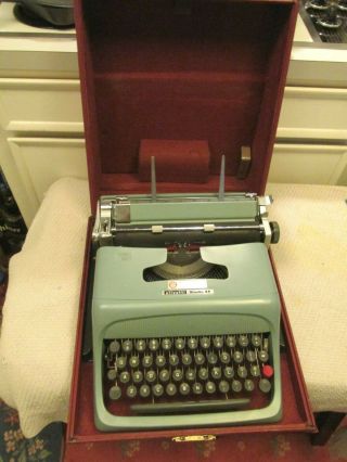 Vintage Olivetti Studio 44 Typewriter With Case Made In Italy Good Cond