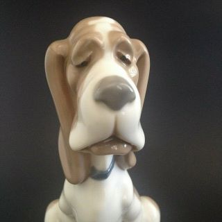 Vintage Nao Lladro Basset Hound Sad Dog Porcelain Figurine 7.  5 