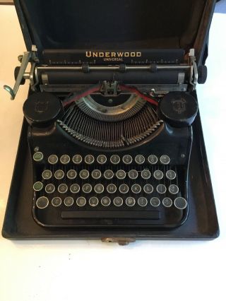 Vintage Underwood Portable Typewriter w Case 5