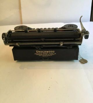 Vintage Underwood Portable Typewriter w Case 6