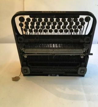 Vintage Underwood Portable Typewriter w Case 7