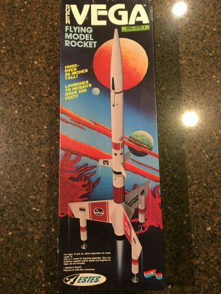 Estes Vintage Vega Starship Flying Model Rocket Kit 2036