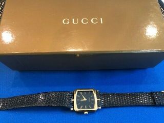 Authentic Gucci Men ' s Vintage Watch - pre - owned in very good cond battery 2
