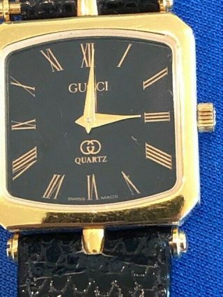 Authentic Gucci Men ' s Vintage Watch - pre - owned in very good cond battery 3