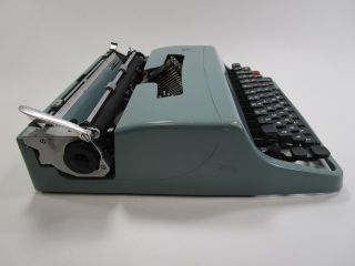 Vintage Olivetti Lettera 32 typewriter blue green retro mid century 7