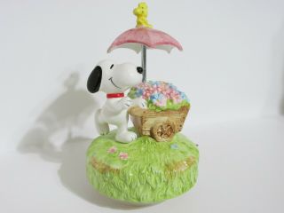 Snoopy Peanuts Charlie Brown Schmid Vintage Ceramic Music Box Figurine 1984