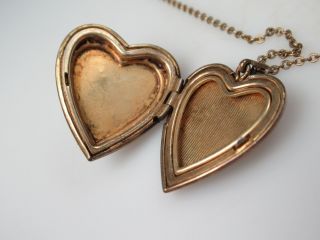 ANTIQUE VICTORIAN GOLD FILLED NECKLACE AND HEART LOCKET PENDANT. 4