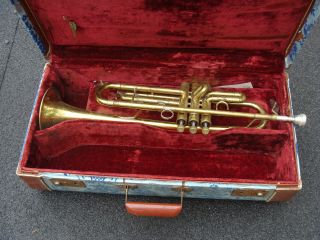 Vintage 60 ' s Selmer Signet Soloist Trumpet w/ case & Holton 7C 2