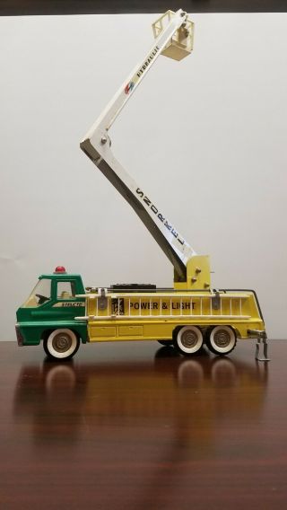 Vintage STRUCTO HYDRAULIC SNORKEL POWER AND LIGHT UTILITY TOY truck with BOOM 6