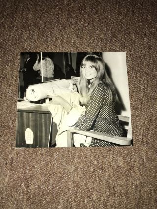 Pattie Boyd - Rare 1966 Photo.  George Harrison Girlfriend.  The Beatles