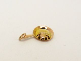 Rare vintage 9ct gold frog in a frying pan charm. 2