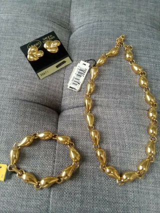 Vintage Signed Monet Gold Tone Necklace Bracelet Earrings Set Tags
