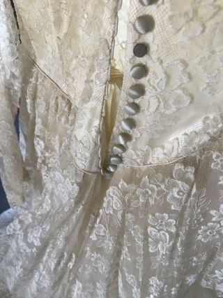 Vintage 1950s wedding gown with long train and Buttons Ivory 5