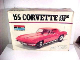 Vintage Monogram 1965 Corvette Sting Ray 1/8 Model Kit Complete Unbuilt