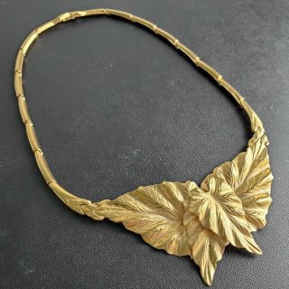 Signed Monet Vintage Gold Tone Leaf Flower Bib Collar Necklace Q86