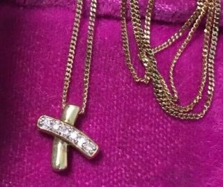 Vintage Jewellery Pretty 9 Carat Gold & Diamonds Cross Pendant & 9 Ct Chain