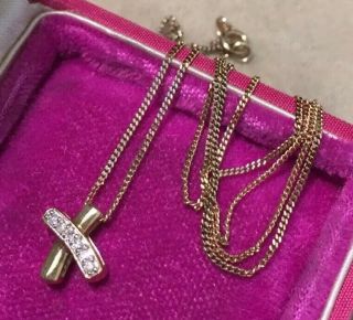 Vintage Jewellery pretty 9 carat gold & diamonds cross pendant & 9 ct chain 3