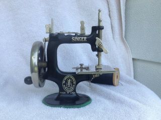 Vintage Antique Singer Child Small Sewing Machine 1940 