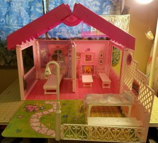 Vintage Barbie Fold N Fun House Turns Into Carry Case Mattel W/furniture 1992