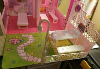 Vintage Barbie Fold N Fun House Turns into Carry Case Mattel w/Furniture 1992 3