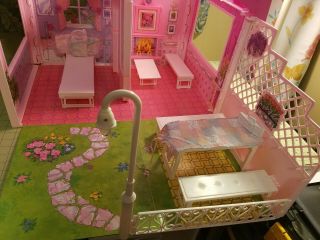 Vintage Barbie Fold N Fun House Turns into Carry Case Mattel w/Furniture 1992 4