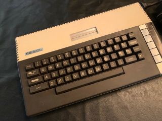 Atari 800 XL Vintage computer and power supply powers on 3