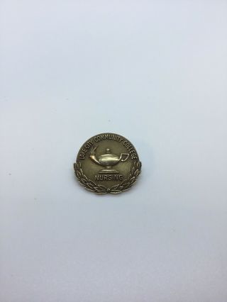 Vintage 10k Yellow Gold Lake City Community College Nursing Pin Badge 4.  7 Grams