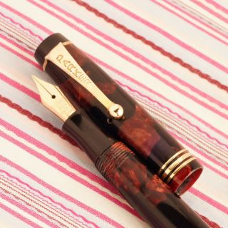 Vintage Parker Duofold Red Burgundy Marble Deluxe Gold Streamlined Fountain Pen