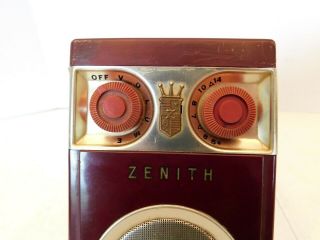 VINTAGE 50s CLASSIC MAROON ZENITH ROYAL 500 ANTIQUE TRANSISTOR RADIO PLAYS WELL 4