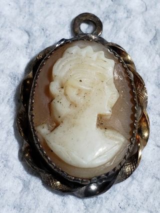 Fine 14k Gold Italian Estate Antique Victorian Sardonyx Shell Cameo Pendant 1.  4g