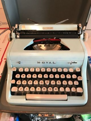 Vintage Royal Quiet Deluxe Blue Teal Turquoise Typewriter W/case (read)